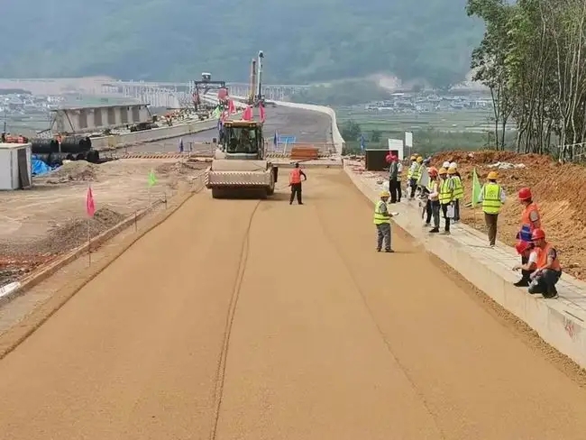 镇康路基工程